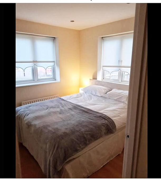 Pinfold Court Apartments Knowsley Esterno foto